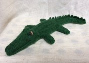 crocodile en laine feutree 