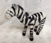 peluche zebre en laine feutree