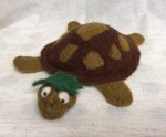 peluche tortue en laine feutree