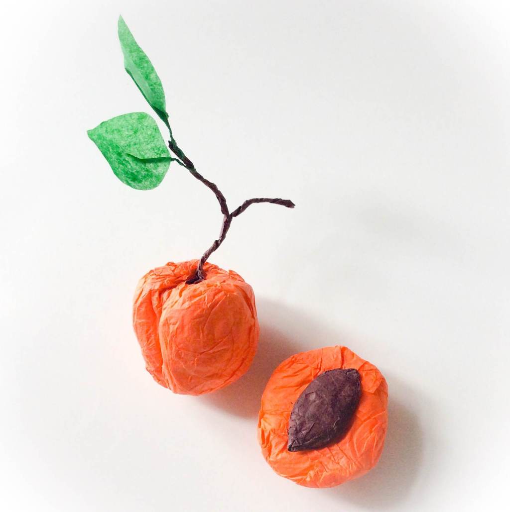 DIY abricot en papier. Make the paper&nbsp;apricot.