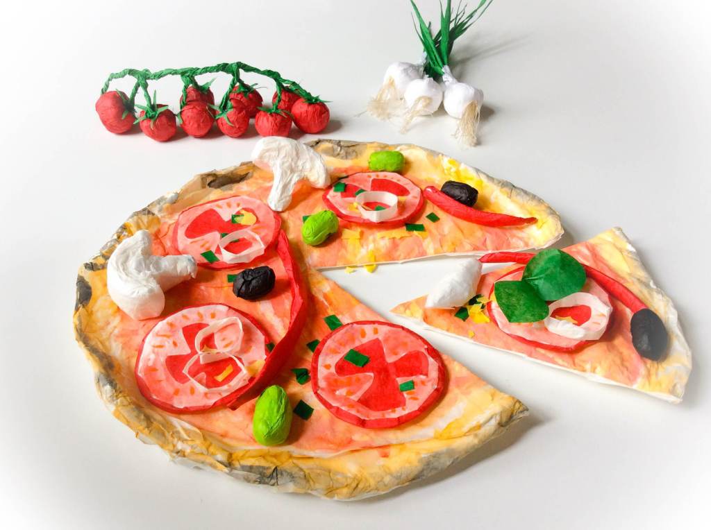 DIY paper pizza. Fabrique une pizza en&nbsp;papier.