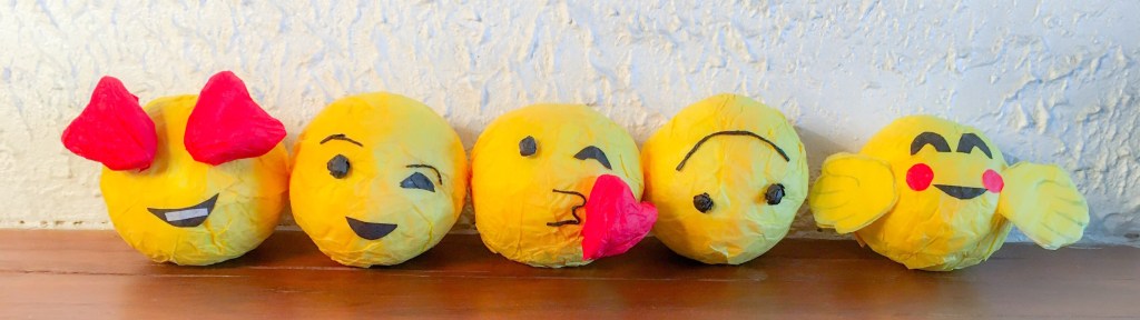 DIY paper emoticons and&nbsp;smiley.